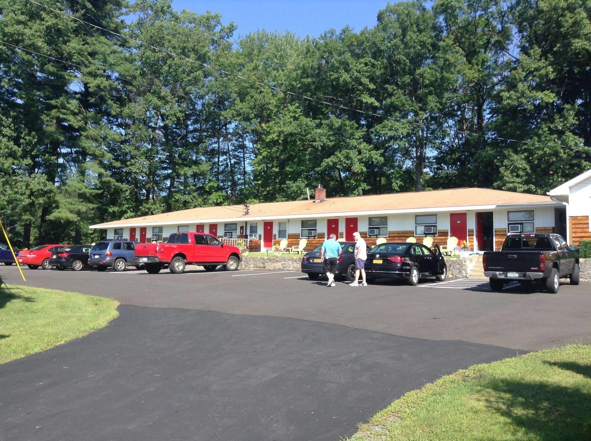 Robin Hood Motel Saratoga Springs Eksteriør billede